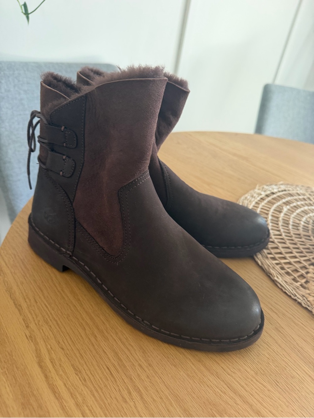 UGG Naiyah Stout Fur Leather Lace-up Brown Ankle Boots Bootie Size US 9.5 Womens